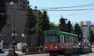 熊本市電、交通局前～味噌天神前間で線路補修工事